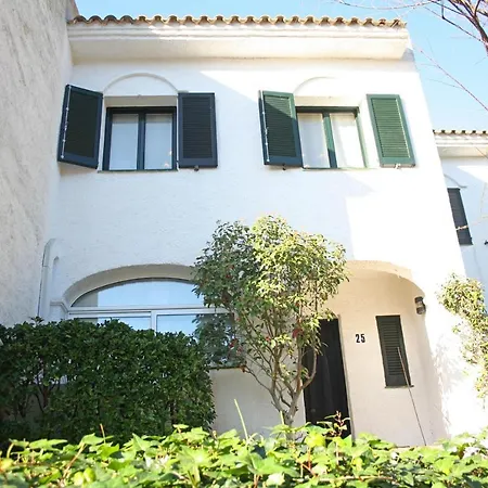 Beautiful Seafront House Σπίτι διακοπών
